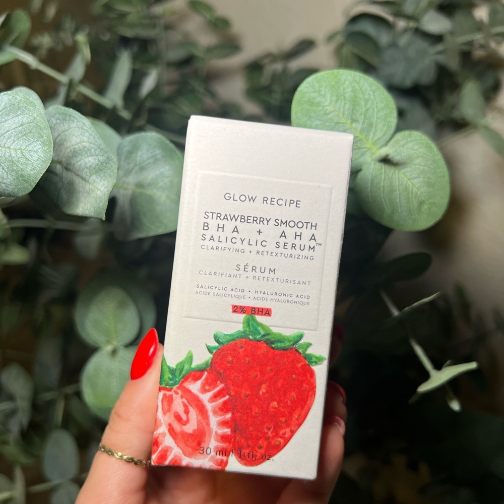 GLOW RECIPE STRAWBERRY SMOOTH
BHA+ AHA SALICYLIC SERUM™